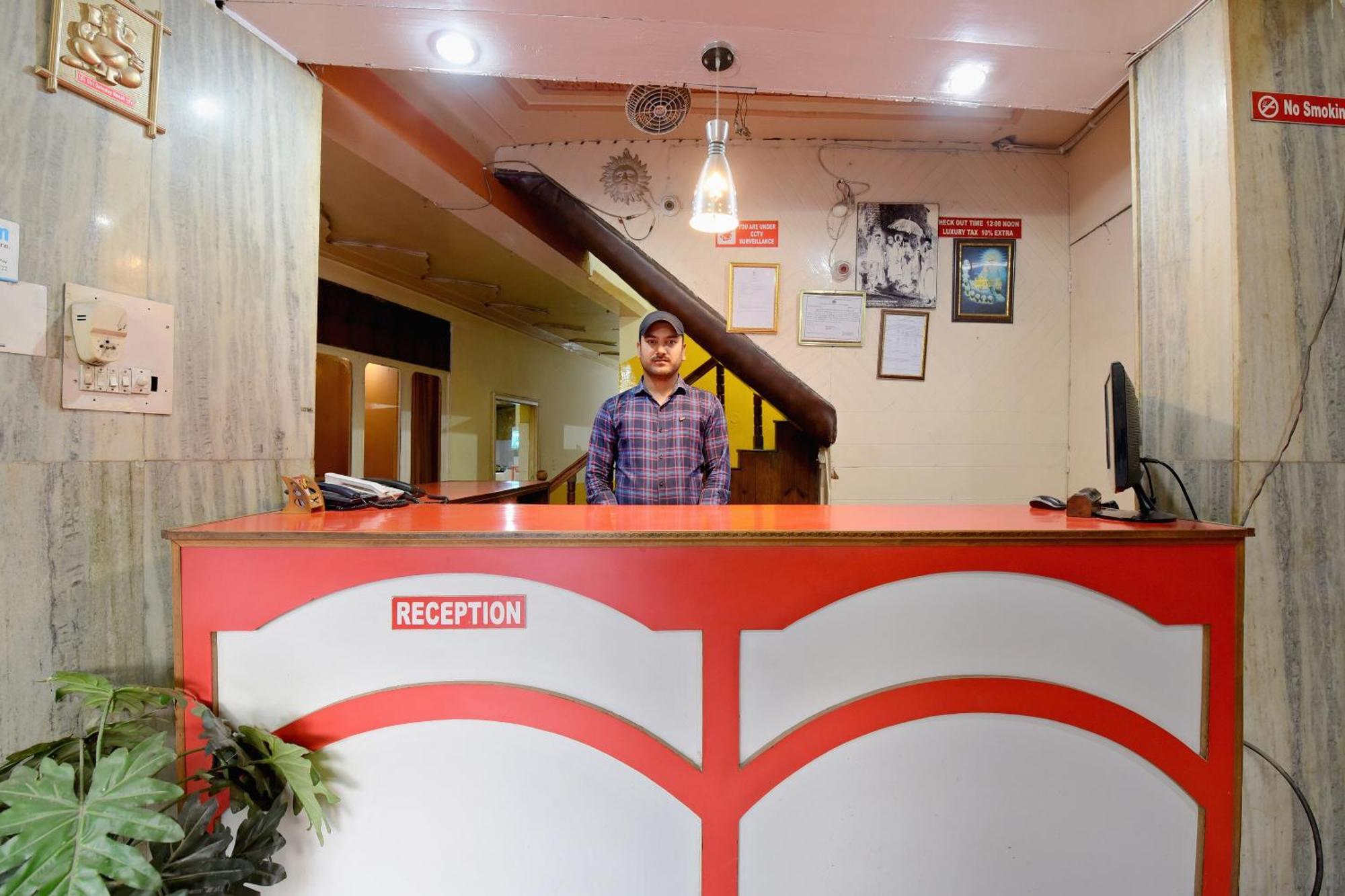 SPOT ON 41403 Hotel Sunbeam Shamshi Exterior foto