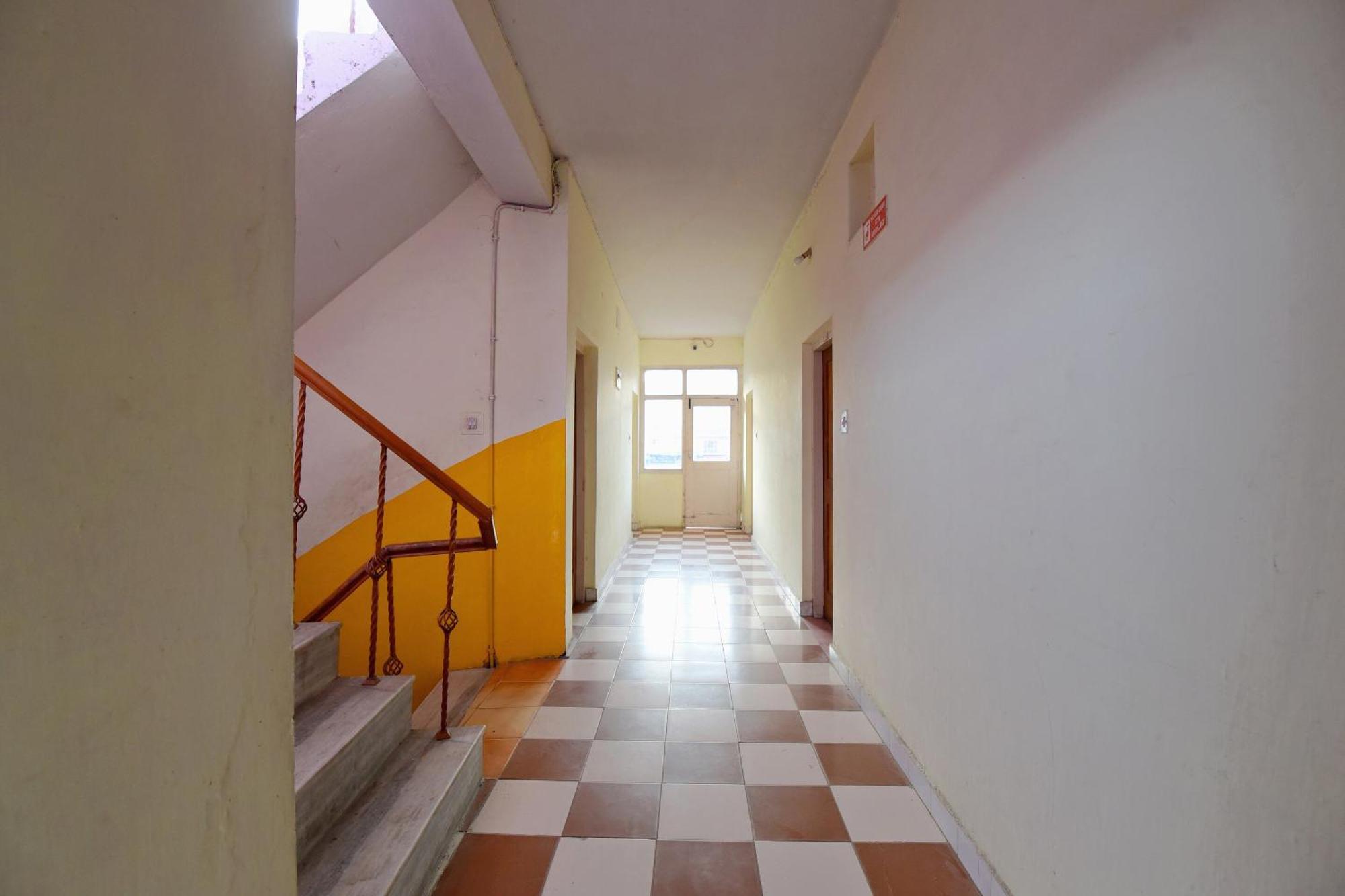 SPOT ON 41403 Hotel Sunbeam Shamshi Exterior foto