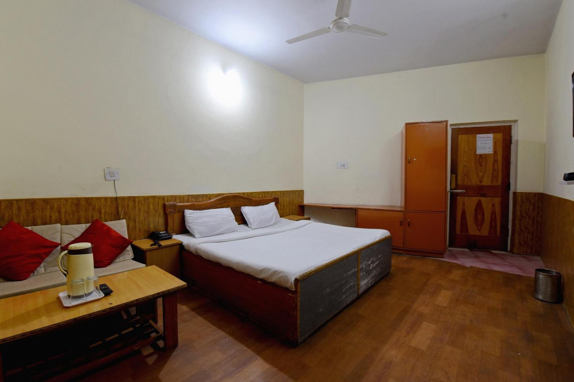 SPOT ON 41403 Hotel Sunbeam Shamshi Exterior foto