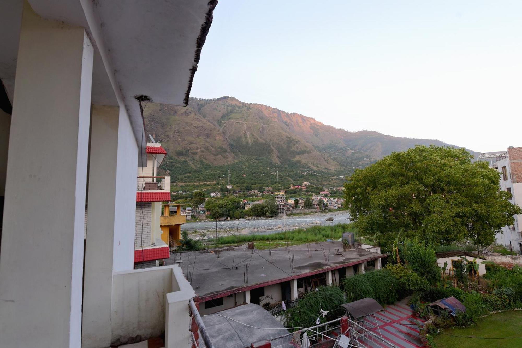 SPOT ON 41403 Hotel Sunbeam Shamshi Exterior foto