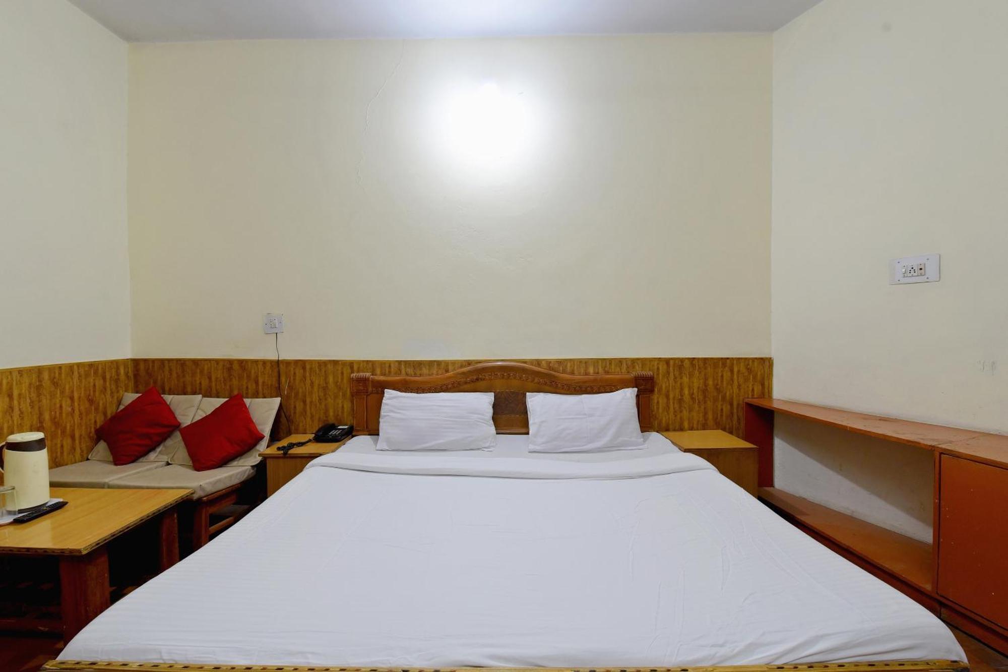SPOT ON 41403 Hotel Sunbeam Shamshi Exterior foto